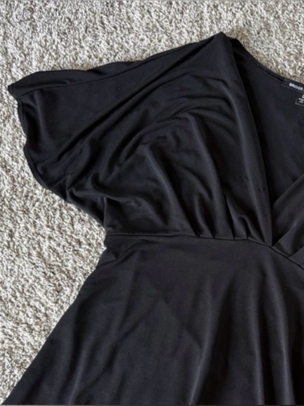 Briggs New York Black V-Neck Top with Subtle Scoop